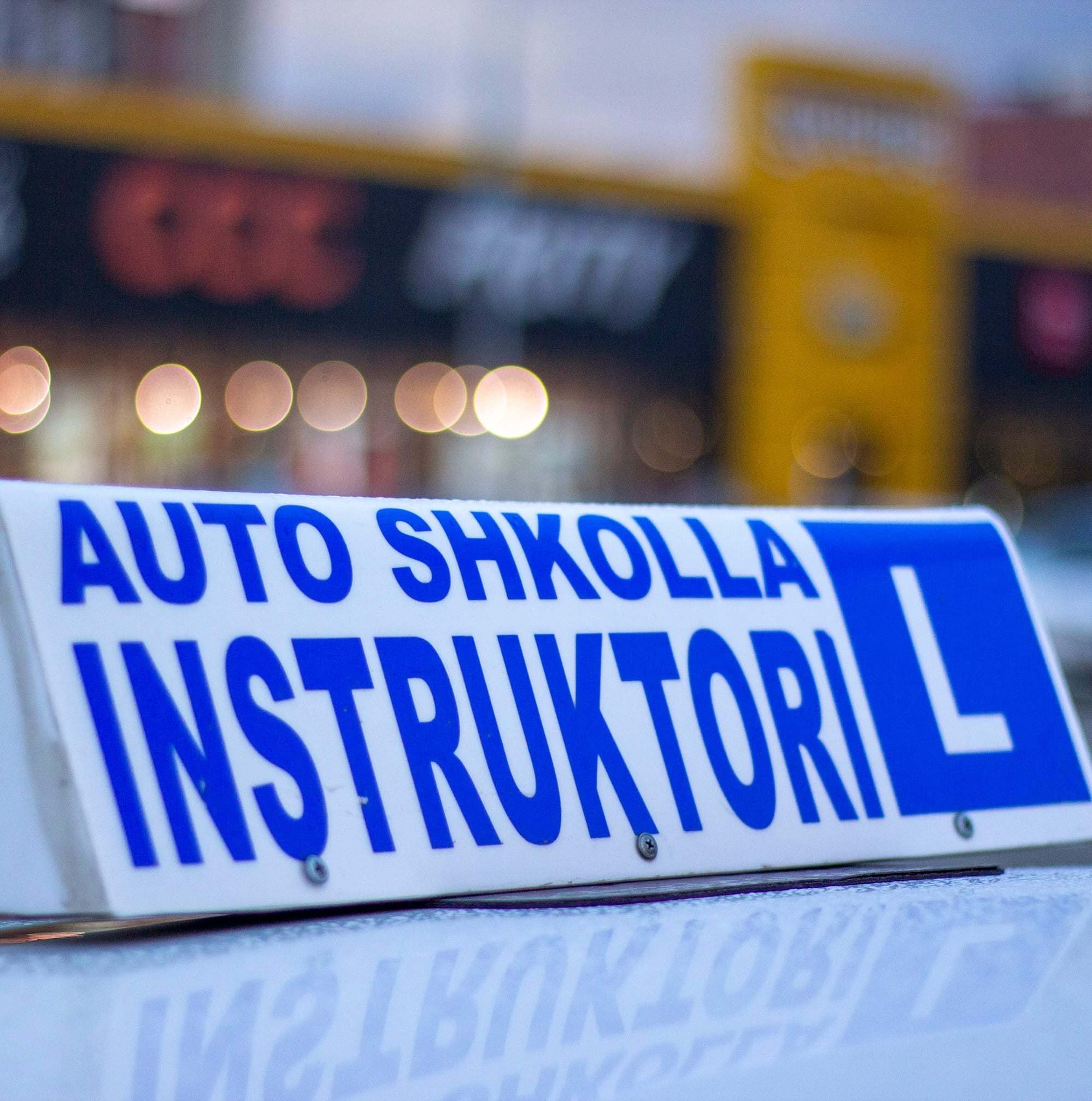 INSTRUKTORI